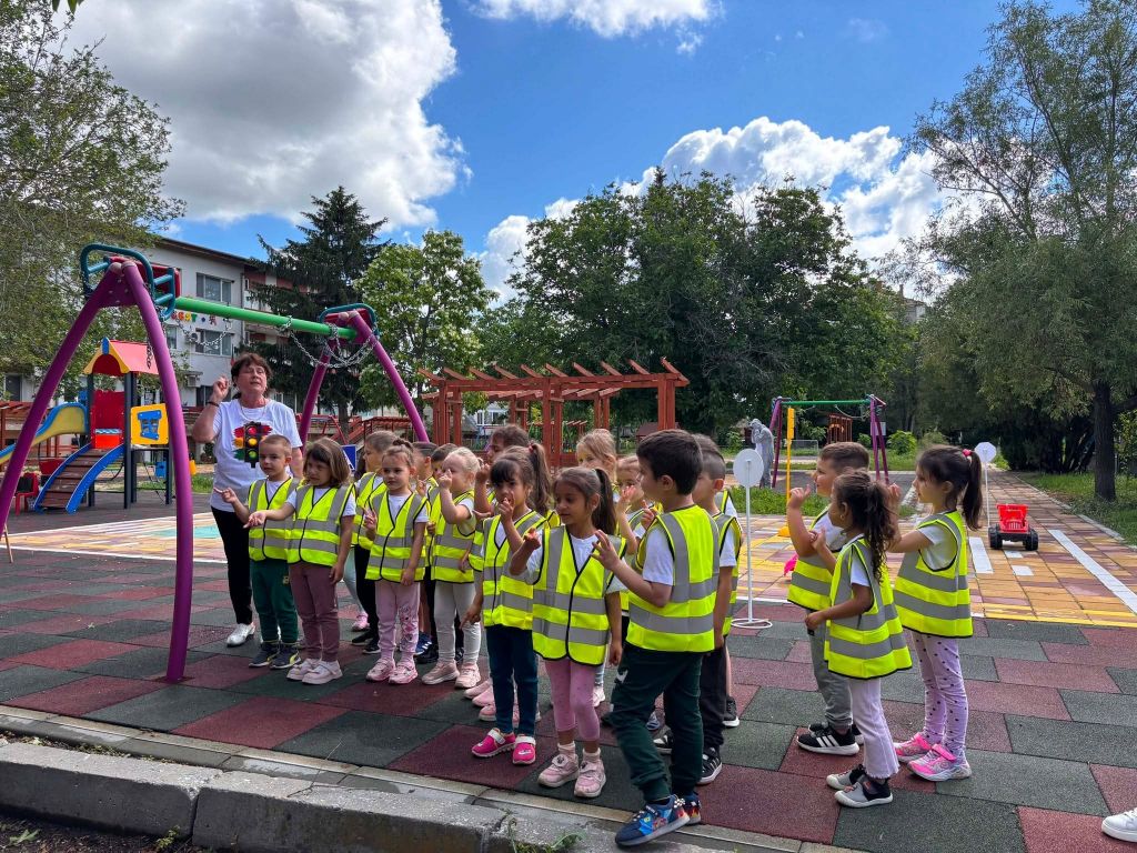 Безопасност на движението по пътищата на тема "Как да бъдем безопасни пешеходци" 7